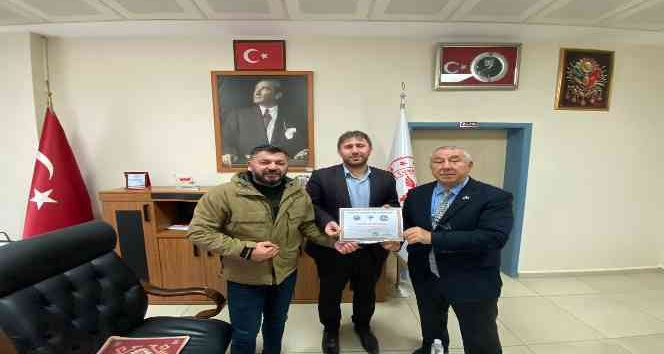 Serdar Ünsal’dan Başhekim Selahattin Karagöz’e teşekkür belgesi