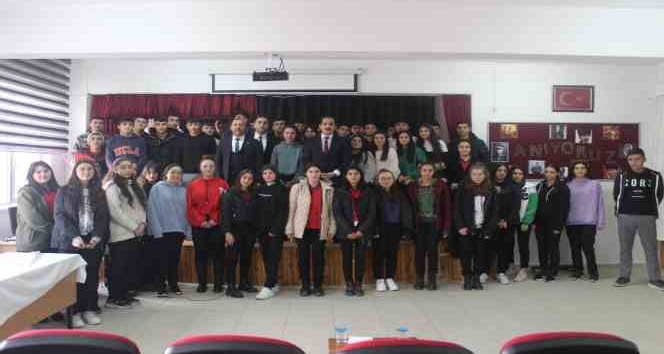 Kaymakam İpek, Lise öğrencileri ile kariyer günlerinde buluştu
