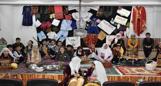 İlkokul öğrencilerinin kültür sergisi renkli görüntüler oluşturdu