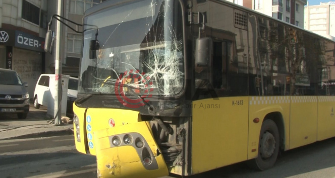İETT otobüsü ile hafif ticari araç kazasında 1 kişi araç içerisinde sıkışarak yaralandı
