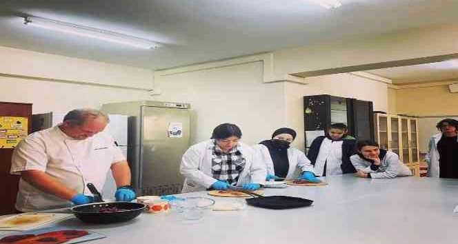 Balıkesirli ünlü Şef Levent Kaynak’tan öğrencilere ders