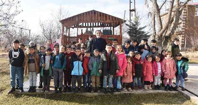 İyilik Ailesi, Ahlatlı çocukların gönüllerini ısıttı