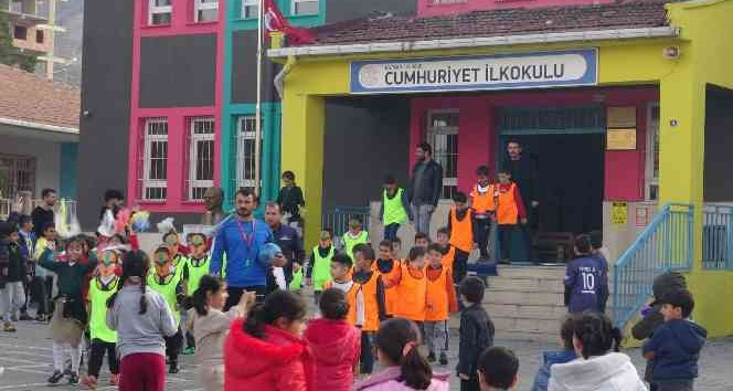 Gercüş’te ilkokul öğrencileri futbol turnuvası düzenledi