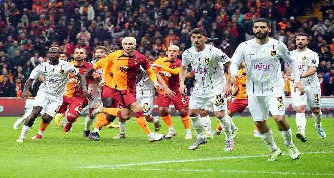 Spor Toto Süper Lig: Galatasaray: 2 - İstanbulspor: 0 (İlk yarı)