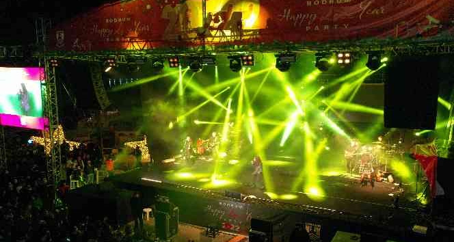 Bodrum’da binlerce kişi meydanları doldurdu