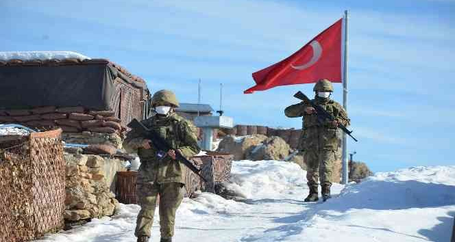 Mehmetçik sınırda ailesiyle görüşerek yeni yıla girdi
