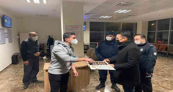 Kaymakam Göktaş görev başındaki personeli yalnız bırakmadı