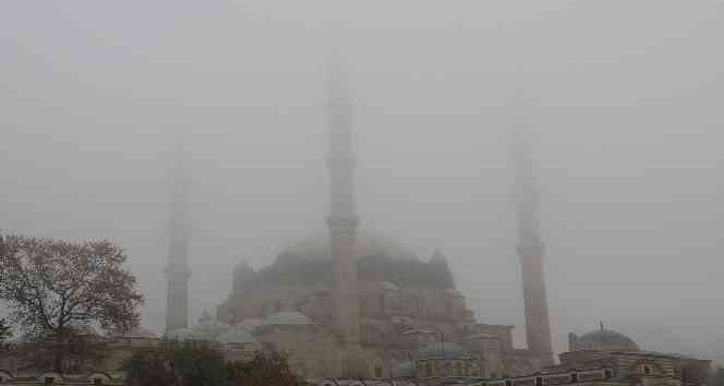 Edirne’de sis etkili oldu