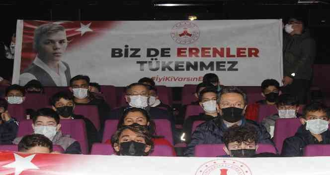 Giresun’da Eren isimli 45 öğrenci ‘Kesişme; İyi Ki Varsın Eren’ filmini birlikte izledi