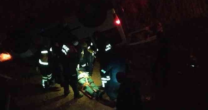 Uşak’ta ticari araç çukura düştü, sürücü yaralandı
