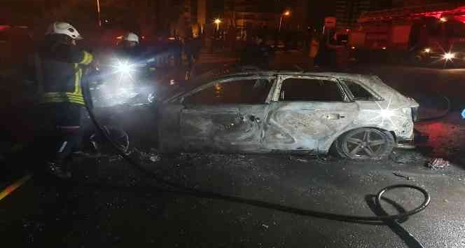 Çaldığı otomobili yakarak kaçtı