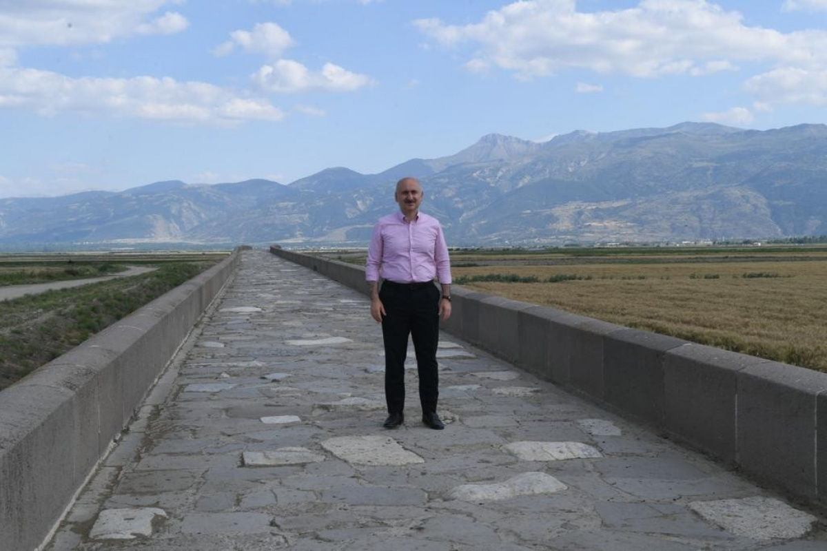 Bakan Karaismailoğlu: 'Tarihi köprülerimiz bu topraklardaki tapu senetlerimizdir'