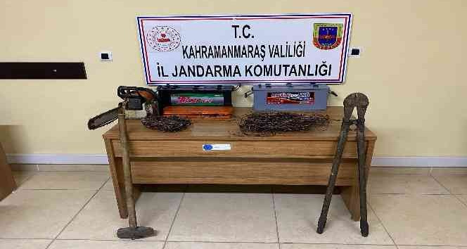 Kahramanmaraş’ta akü hırsızları yakalandı