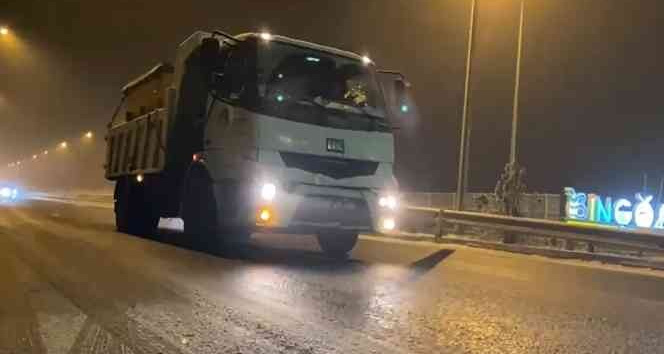 Bingöl Belediyesi tuzlama çalışması yaptı