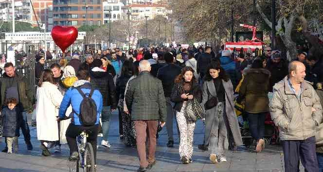 Bilim Kurulu Üyesi Prof. Dr. Şener: "Grip, diğer solunum yoluyla bulaşan enfeksiyon hastalıklarından farklı olarak ölüm riski de içeriyor"