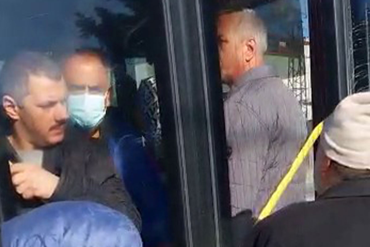 Hınca hınç dolu İETT otobüsüne binemedi isyan etti