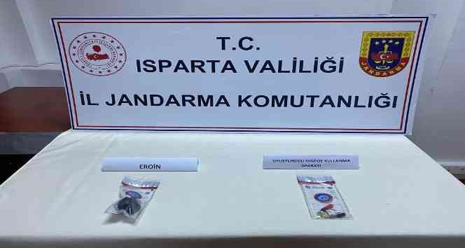 Antalya’dan Isparta’ya uyuşturucu madde getirileceği tespit edilen 4 şüpheli tutuklandı