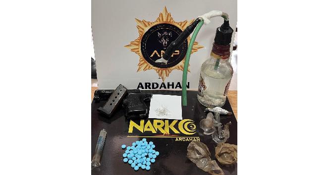 Ardahan’da zehir taciri 9 kişi yakalandı
