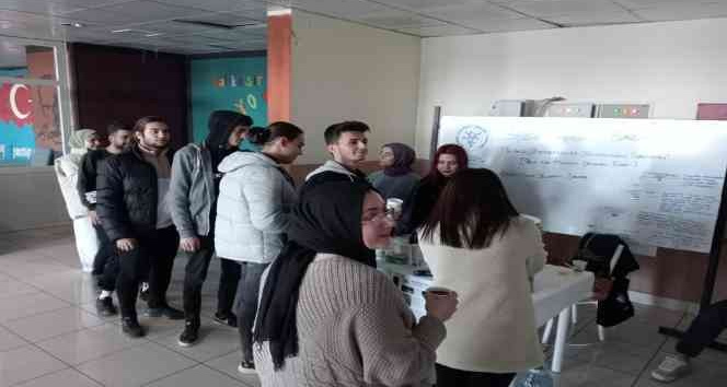 Burhaniye’de üniversitelilerin projeleri devam ediyor