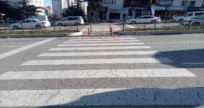 Otomobilin çarptığı kişi metrelerce savrularak hayatını kaybetti