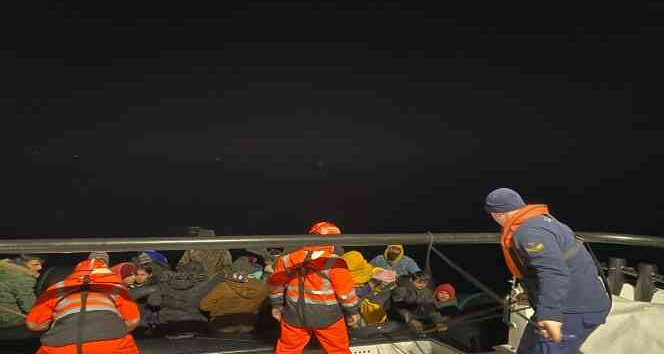 Yunan unsurları tarafından ölüme terk edilen 32 kaçak göçmen kurtarıldı