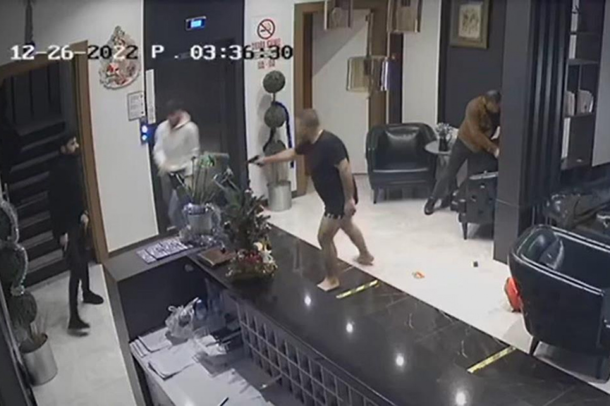 Manisa’da bir otelde film gibi çatışma