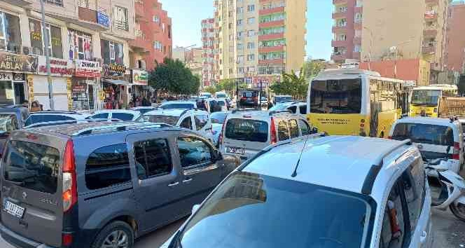 Kızıltepe’de çift sıra park çilesi bitmiyor