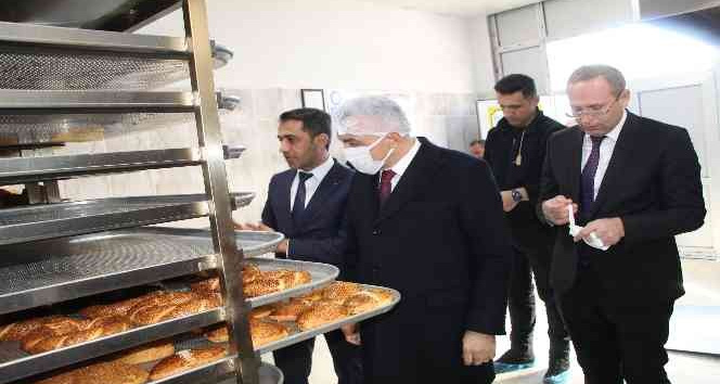 Meslek lisesi öğrencileri günde 5 bin ekmek üretecek