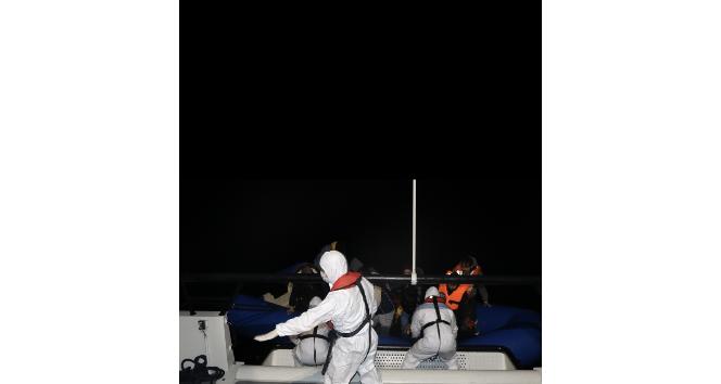 Ayvacık açıklarında 24 kaçak göçmen Sahil Güvenlik ekiplerince kurtarıldı