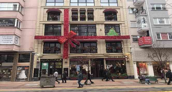 Binayı hediye paketine dönüştürdüler