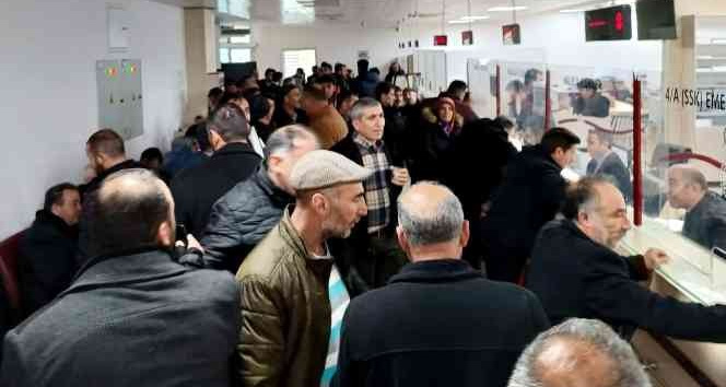Erzincan’da SGK binasında EYT yoğunluğu