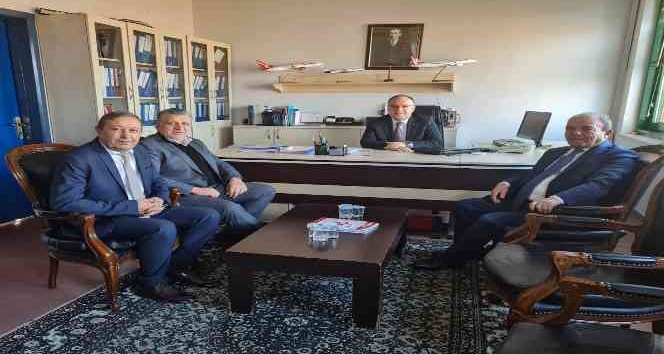 Vali Tutulmaz, Havalimanında toplantı düzenledi
