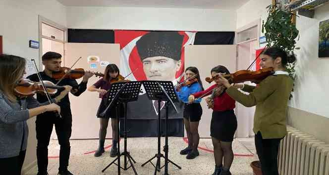 PAÜ ortaokul öğrencilerine oda müziği konseri gerçekleştirdi