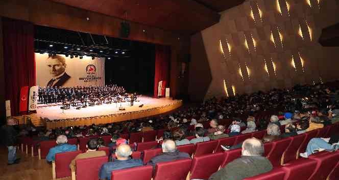 Denizli’de yılın son konserinde gönüller fethedildi