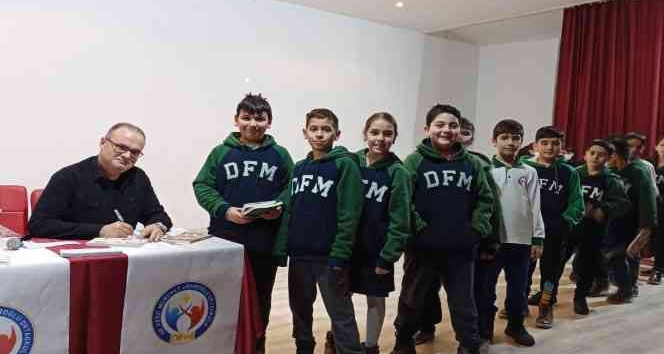 Yazar Uyan, Aydın’da öğrencilerle buluştu