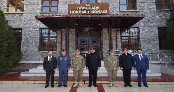Milli Savunma Bakanı Akar ve komuta kademesinden Gökçeada’ya ziyaret