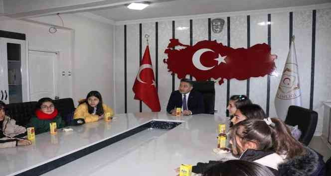 Kaymakam Özçelik’ten ‘Çevreme duyarlıyım, değerlerime sahip çıkıyorum’ projesine destek