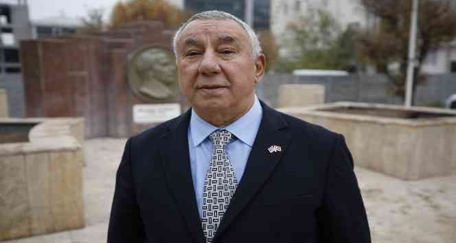 Serdar Ünsal, Dünya Azerbaycan Türkleri dayanışma gününde Karabağ’da 3 renkli Azerbaycan bayrağı dalgalanıyor