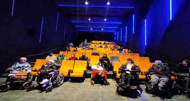Batman’da engelli vatandaşlar sinemada ‘Buğday Tanesi’ filminde buluştu