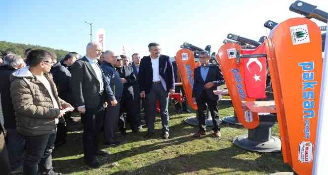 Simav’ın Kiçir köyüne 2 milyon 320 bin TL’lik makine parkı