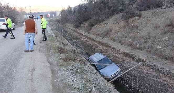Buzlanma nedeniyle sulama kanalına uçtu