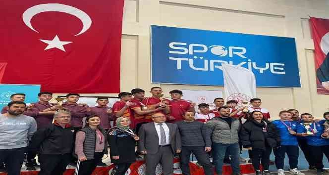 İhsaniye Anadolu Lisesi Okul Sporlarında başarıya doymuyor
