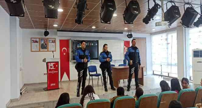 Cizre polisi liseli öğrencilere polislik mesleğini anlattı