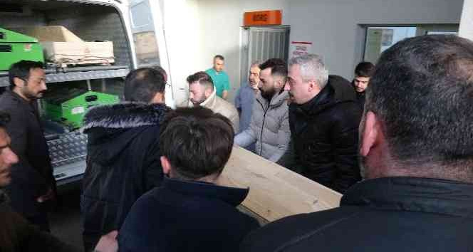 Kasabın bıçaklayarak öldürdüğü gencin yakınları gözyaşına boğuldu