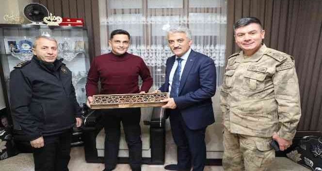 Vali, emniyet müdürü ve jandarma komutanından gaziye ziyaret