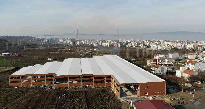 (ÖZEL) Lapseki çatısında elektrik üretilecek kapalı pazaryerine kavuşuyor