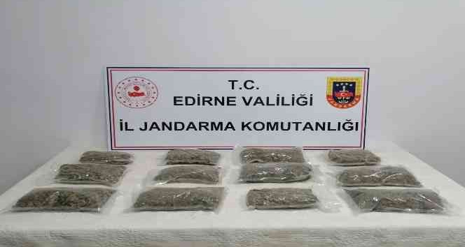 3 kilo 150 gram uyuşturucu ile yakalandılar