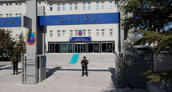 Jandarma 1 yılda 2 bin 78 aranan şahsı yakalayarak adalete teslim etti