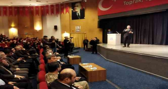 Trafik canavarı ile 43 yıldır mücadele eden Prof. Dr. Ilıcalı’ya ’trafik amca’ unvanı verildi