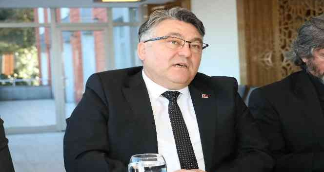 Üniversite öğrencilerine psikolojik ve maddi destek
